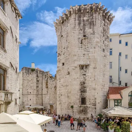 Mirta * Split